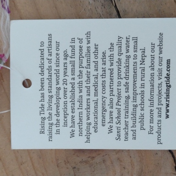 Rising Tide 100% Silk Pink Contemporary Summer Scarf NWT - Picture 10 of 11